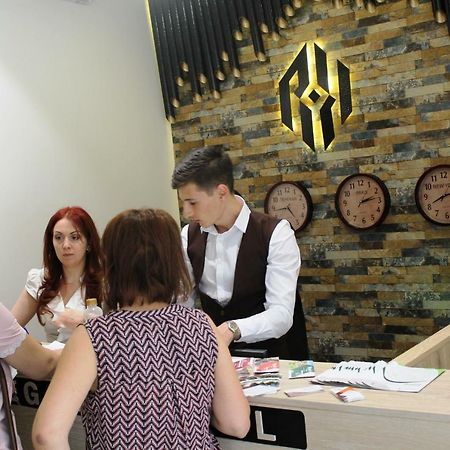 Regard Hotel 耶烈万 外观 照片