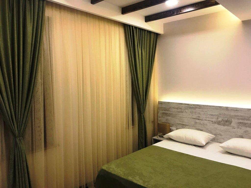 Regard Hotel 耶烈万 外观 照片