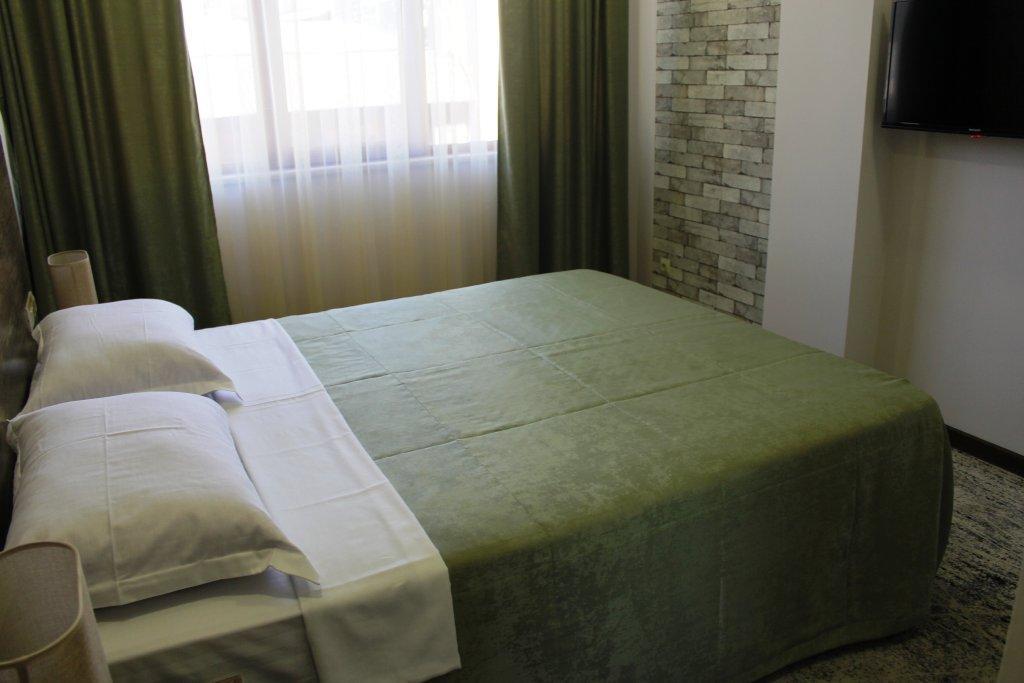 Regard Hotel 耶烈万 外观 照片