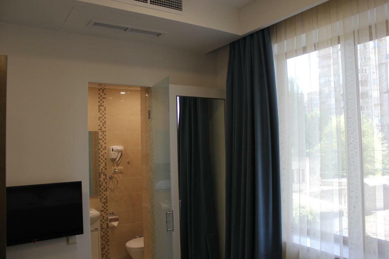 Regard Hotel 耶烈万 外观 照片